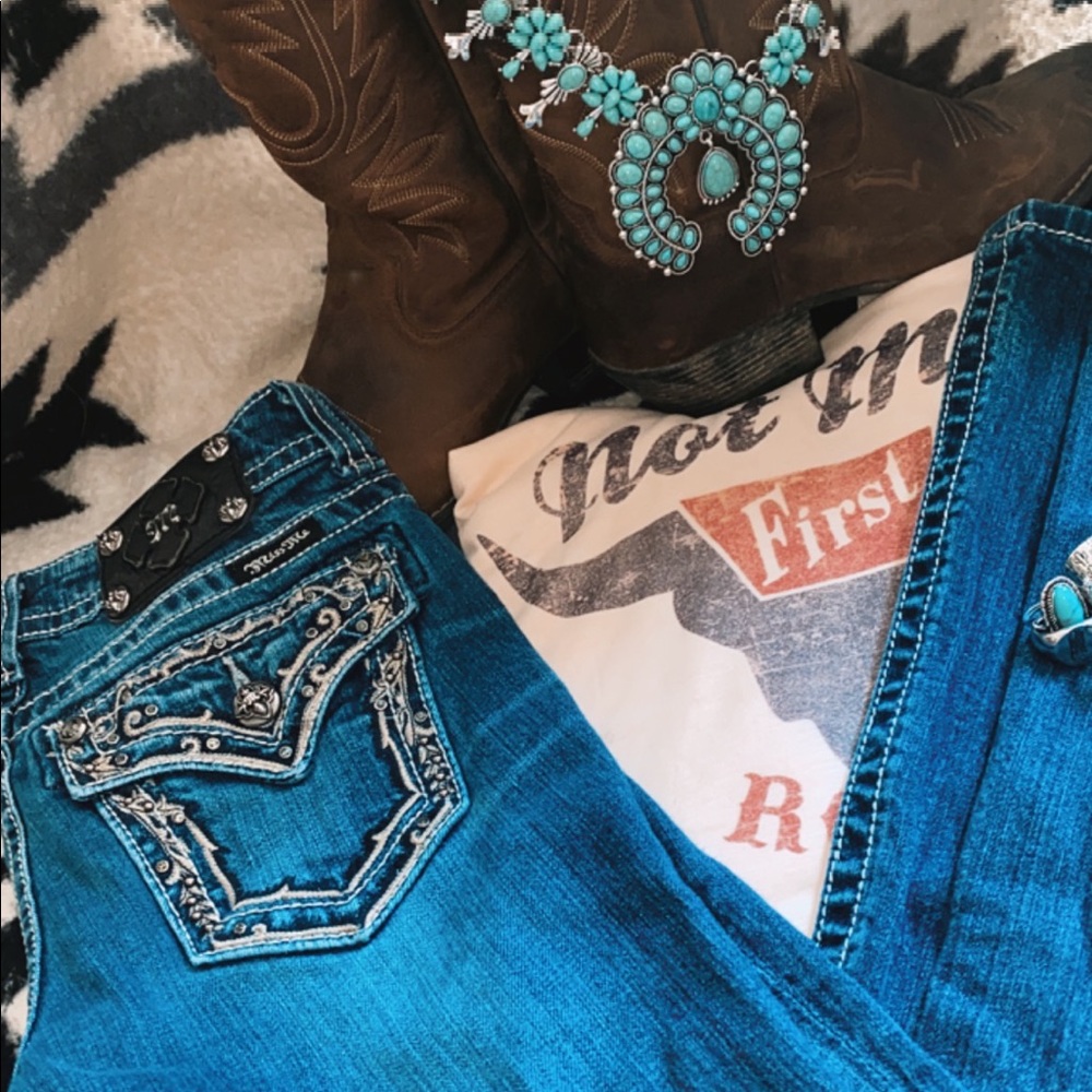 Miss Me with beautiful pocket detail, 26” waist